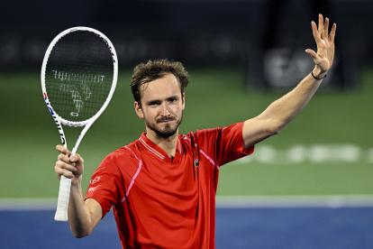 Medvedev se deshizo de Borna Coric por 6-3 y 6-2.