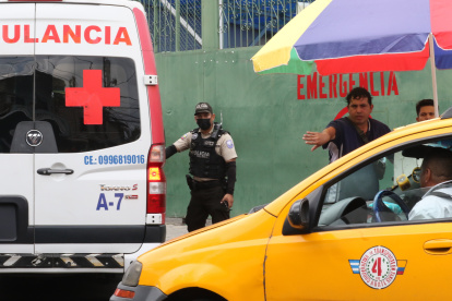 Custodia. Luego del asesinato se incrementó resguardo policial en los exteriores del hospital.