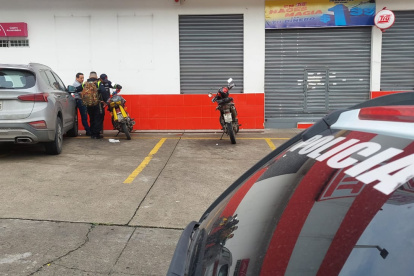 Al lugar llegaron policías y guardias de seguridad.