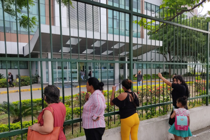 Pacientes vivieron momentos de terror en los exteriores del hospital del suburbio