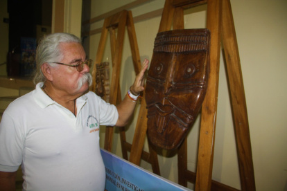 Investigador Luis Bajaña realiza explicaciones en charlas