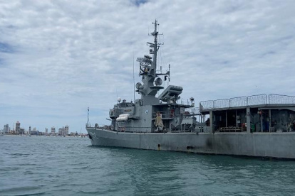 Los radares de la nave no solo rastrean barcos y aviones, sino todo lo que se mueva en esos espacios