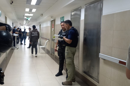 Protocolo. El Ministerio de Salud activó el código Plata, reforzó la seguridad en el hospital público de Guayaquil.