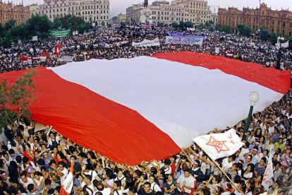 Foto referencial. La bandera de Perú desplegada