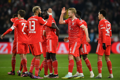 Los jugadores del Bayern celebran el 1-2 ante el Stuttgart.