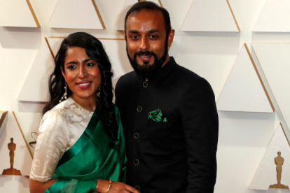 Fotografía de archivo, tomada el pasado 27 de marzo, en la que se registró a Rintu Thomas (i), cineasta india que fue nominada a mejor documental en los premios Óscar de 2021.