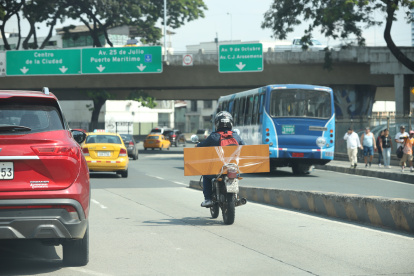 Este es el panorama habitual en las calles Quito y Julian Coronel.