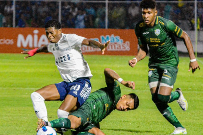 El jugador eléctrico sufrió una fuerte lesión que según expertos, sería el final de la temporada para el.