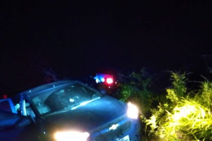 Sicariato. Así quedó el auto en el que viajaban los familiares de Carlos Kada, luego de la emboscada que sufrieron la noche del 04 de marzo de 2023.