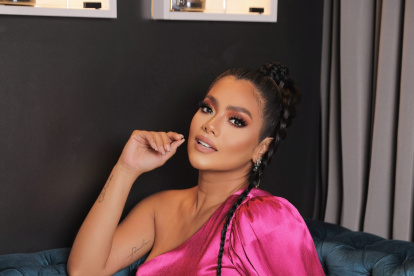 Dora West afirma que vive un gran momento tanto en lo personal como en lo profesional.