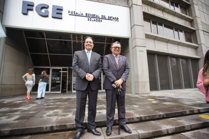 Pedido. Fernando Villavicencio y Ricardo Vanegas estuvieron en la Fiscalía para pedir investigaciones.