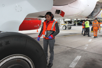 LORENA PILLAJO MECANICA AERONAUTICA TEMA EL DIA DE LA MUJER 06  de MARZO     2023 ANGELO CHAMBA Agencia (ag-expreso ag-extra ag-quito)