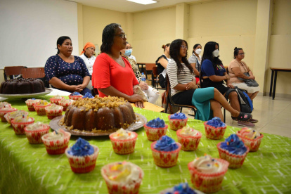 El grupo de mujeres que terminaron los ciclos de capacitación.
