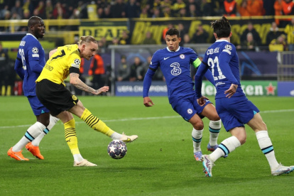 Borussia Dortmund golpeó primero en la idea y ahora busca la clasificación a cuartos de final.