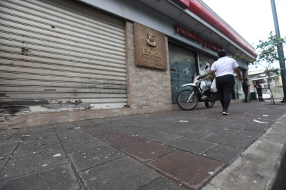 La Policía Nacional se hizo presente en el lugar para recabar indicios de este crimen