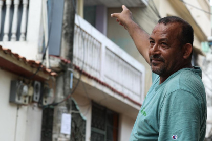 Un trabajador se electrocutó cuando trabajaba en Sauces 3. El transformador explotó.