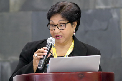 Migdonia Ayestas, coordinadora del Observatorio Nacional de la Violencia (ONV-UNAH) habla hoy, durante una conferencia de prensa, en Tegucigalpa (Honduras). El Observatorio de la Violencia de la Universidad Nacional Autónoma de Honduras (UNAH) presenta un informe sobre violencia y feminicidios en el país, con motivo del Día Internacional de la Mujer que se conmemora el 8 de marzo.