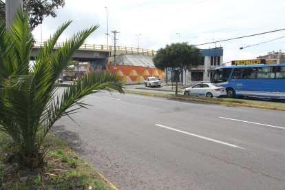 Junto a una pequeña palmera fue dejado el cuerpo de Weng. A pocos metros hay una UPC abandonada que fue incendiada en las protestas de junio de 2022.
