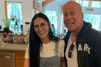 Demi Moore junto a Bruce Willis mostrando su gran amistad a pesar de su separación como pareja.