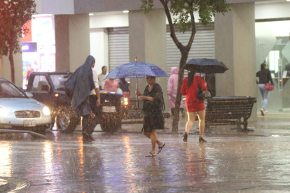 Reporte. Organismos de socorro reportaron sectores anegados, arboles caídos y personas heridas