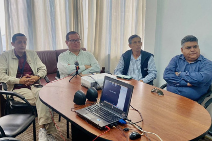 Dorian Espín (c) es investigado por el presunto delito de concusión junto a una familiar suya.