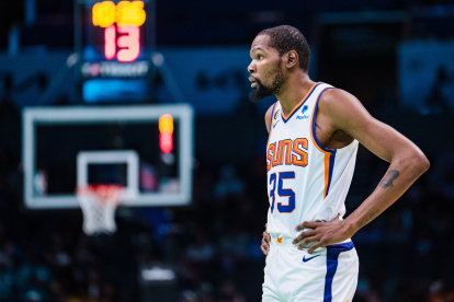 El alaero Kevin Durant solo ha disputado tres juegos desde que se unió a los Suns.