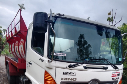 Elementos. El tanquero que llevaba el derivado de combustible es una de las evidencias incautadas.