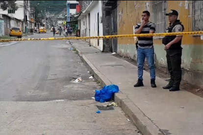 a Policía realizó el levantamiento de los restos para establecer si las partes pertenecen al mismo cuerpo.