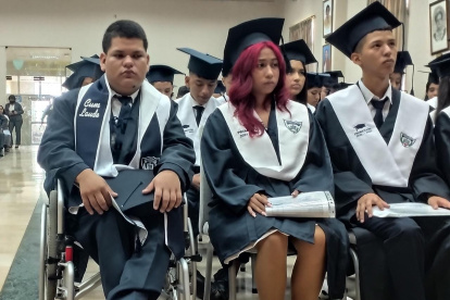 Aron Muñoz Zapatier se graduó de bachiller en la Unidad Educativa Guayaquil.