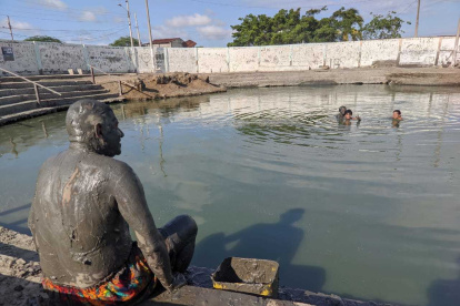 El  balneario está ubicado en el kilómetro 104 de la vía Guayaquil-Salinas, en la comuna San Vicente, del cantón Santa Elena.