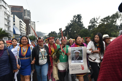 Mujeres. Finalmente, Leonidas Iza tuvo que resignarse a ceder el protagonismo de la marcha a la vicepresidenta Yasacama y a las mujeres indígenas.