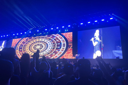 Ivy Queen en el escenario en Guayaquil.