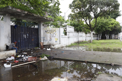 La estructura de la escuela Shyri Cacha, en la 26 y la K, es un sitio insalubre hace ocho años.