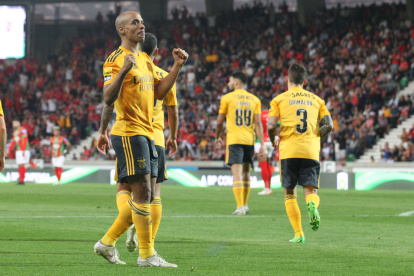 Funchal (Portugal), 12/03/2023.- Benfica"s player Joao Mario celebrates a goal against Maritimo during the Portuguese First League soccer match held at Maritimo stadium in Funchal, Madeira island, Portugal, 12 March 2023. EFE/EPA/HOMEM DE GOUVEIA