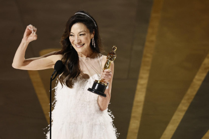Michelle Yeoh después de ganar el óscar a la mejor actriz por "Everything Everywhere All at Once".