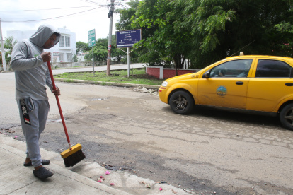 Agujeros. En la vía que conecta a La Victoria con el Ocean Club hay huecos desde que inicia la ruta.