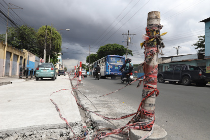 Espacio. Las vías que están casi listas son aprovechadas como parqueaderos de locales que quedarán al tope de los carriles exclusivos.