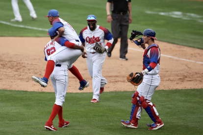 Integrantes del equipo cubano festejaron la clasificación en Tokio.