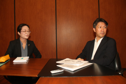 Ejecutivos.- Mori Haruna y Sasahara Naoki son miembros de la Embajada de Japón.