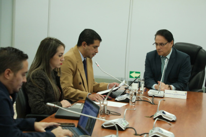 Sesión. Solamente Fernando Villavicencio acudió de forma presencial a la sesión de la Comisión de Fiscalización.