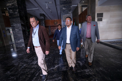 Silencio. Mientras todo sucede, el presidente de la Asamblea, Virgilio Saquicela, no ha hablado de su firma en el comunicado que dice que el juicio va.