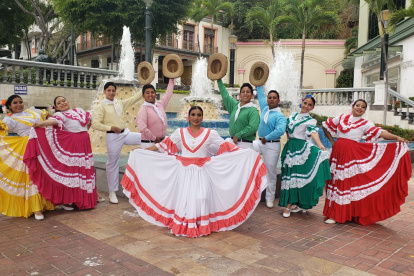 Retrovador es una compañía de danzas costeñas en Ecuador.