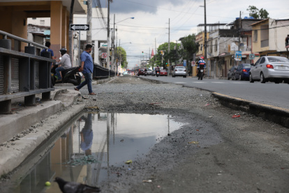 Obras. La falta de culminación de los carriles de la troncal 4    provoca también malestar, por la acumulación de agua en esta temporada invernal.