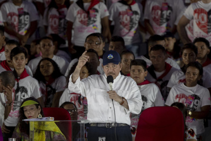 El presidente de Nicaragua, Daniel Ortega (d), en una fotografía de archivo.