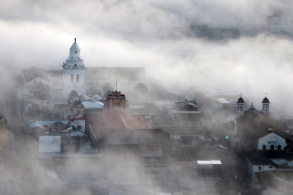 Neblina. Este escenario se repite con frecuencia en zonas céntricas de la ciudad.