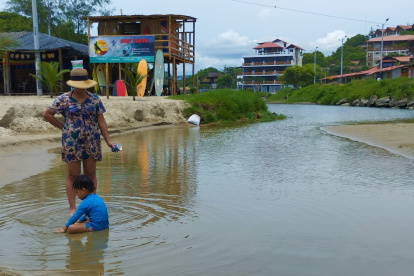 1. Montañita. En la provincia de Santa Elena se suele acumular el agua por problemas con el alcantarillado sanitario.