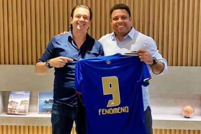 Ronaldo Nazário cuando era oficializado como dueño del Real Valladolid.