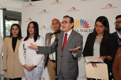 Reacción. Fernando Cedeño se cobijó en sus compañeros de bancada para rechazar las afirmaciones de Vanegas.