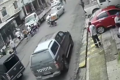 Momentos previos a que el presunto ladrón fuese atropellado.