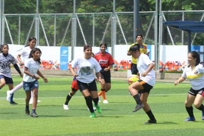 Lunes, miércoles y viernes, durante tres horas, las féminas entrenan en Monte Sinaí.